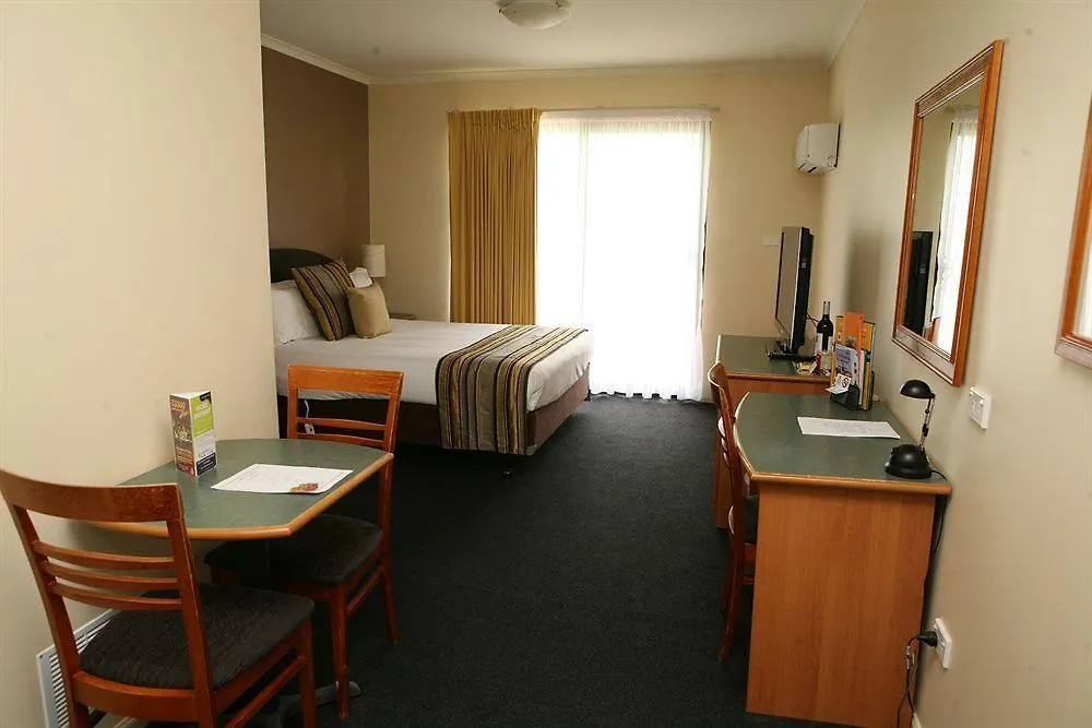 ****  Alpha Hotel Канберра Австралия