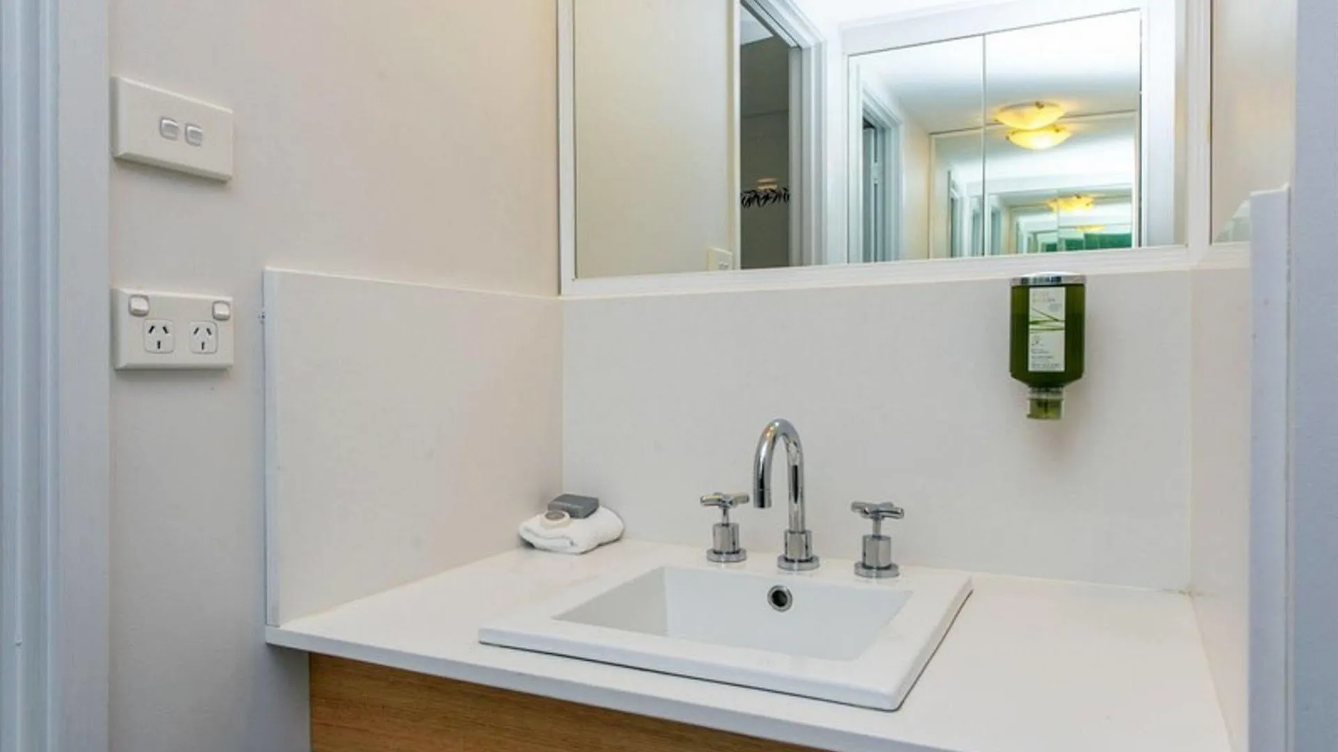 Alpha Hotel Канберра