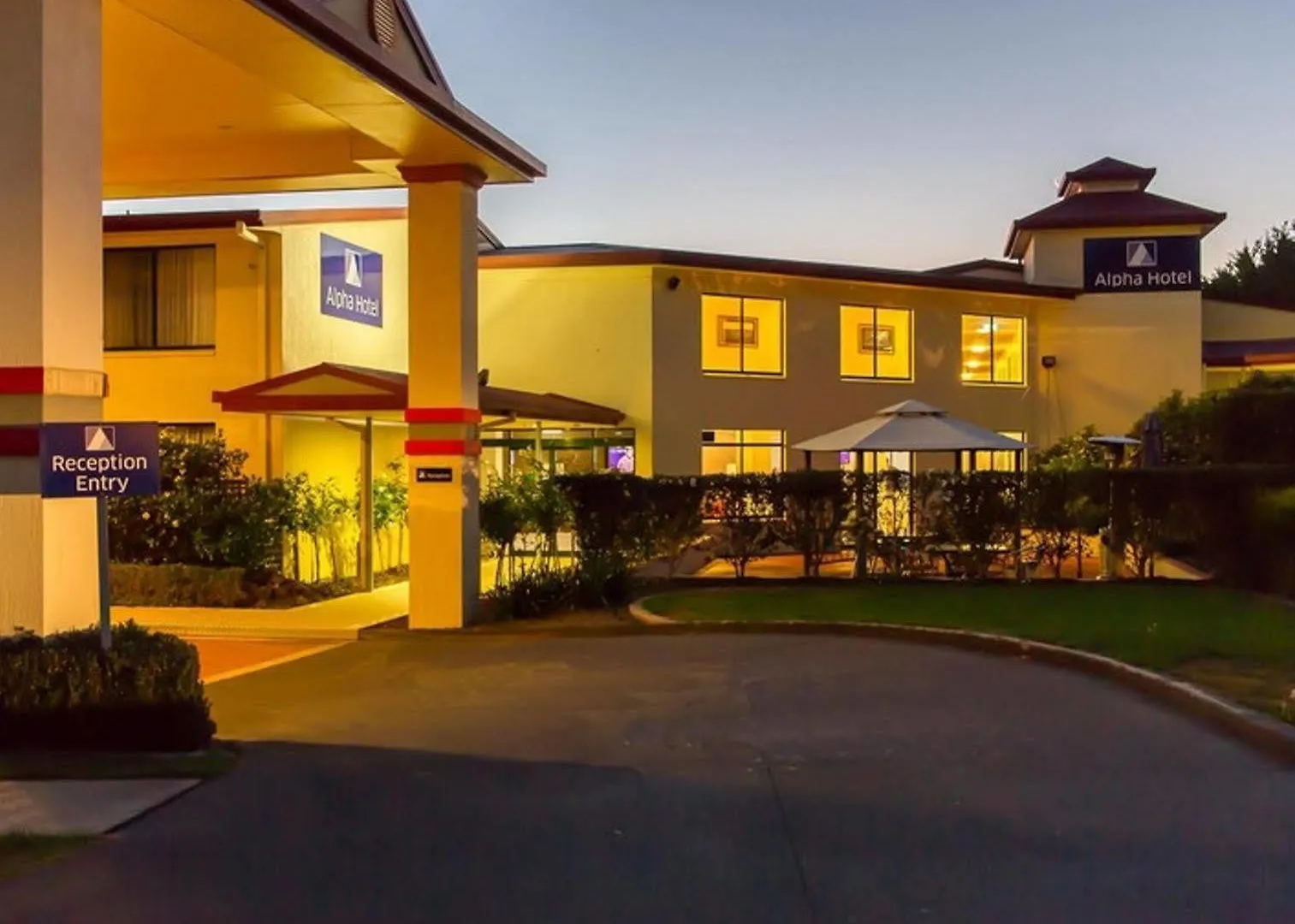 Alpha Hotel Канберра