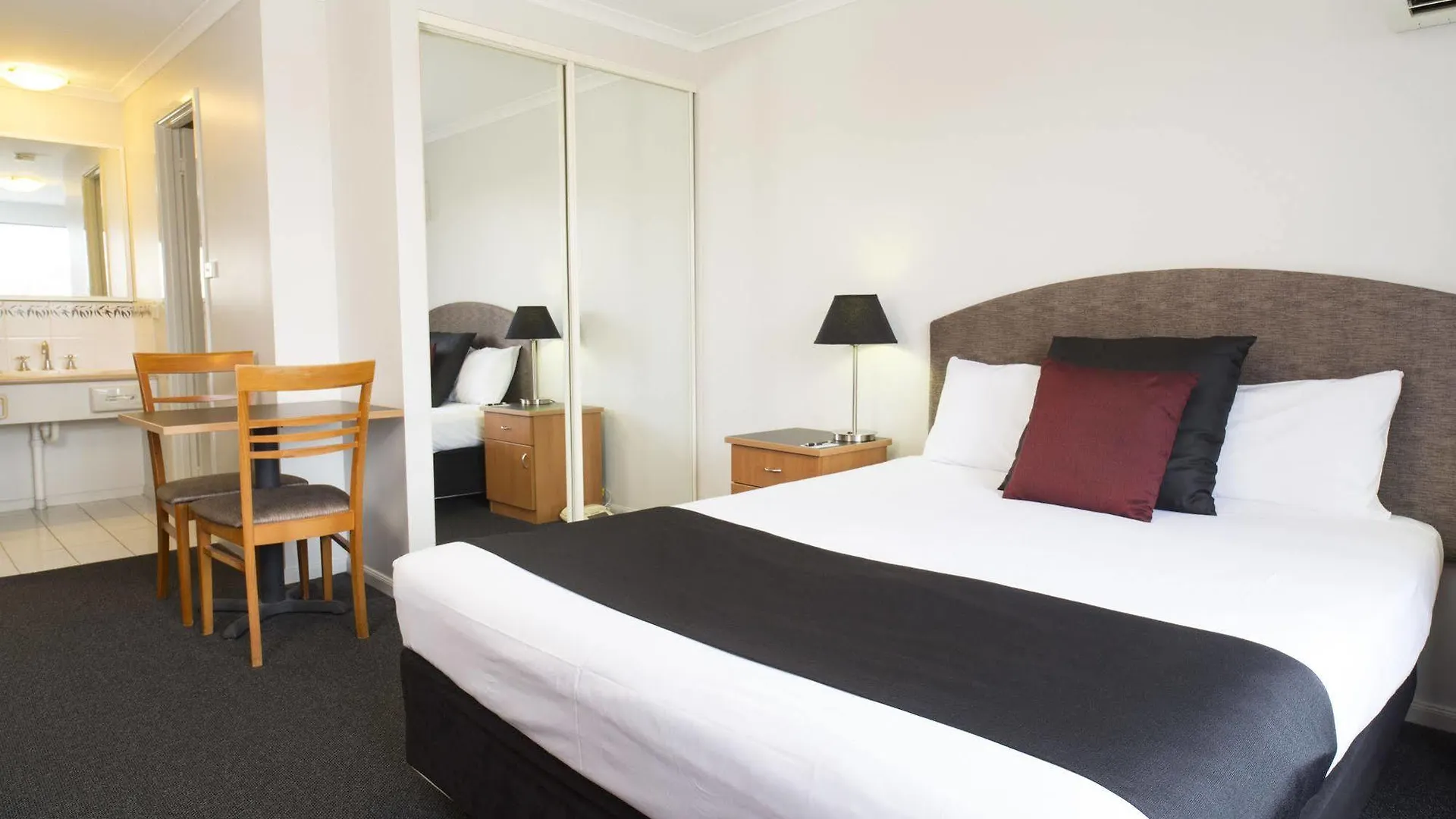 ****  Alpha Hotel Канберра Австралия