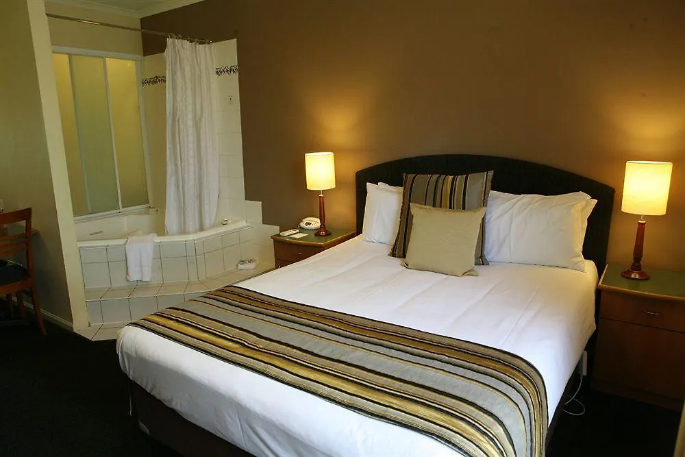 Alpha Hotel Canberra 4*,
